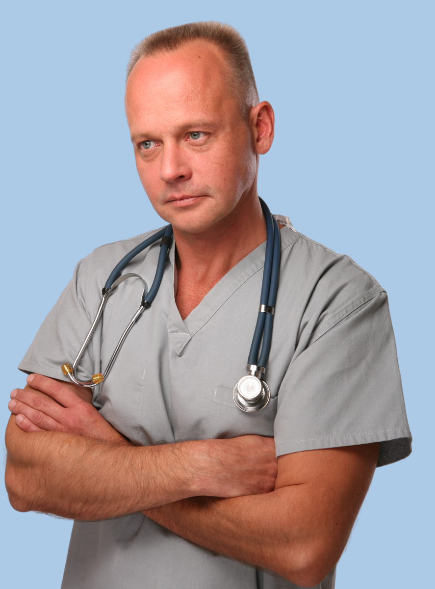 Юдин Роман Юрьевич, сосудистый хирург, флеболог Вэссел Клиник. Ежегодно проводит более 300 операций при варикозной болезни нижних конечностей и хронической венозной недостаточности.