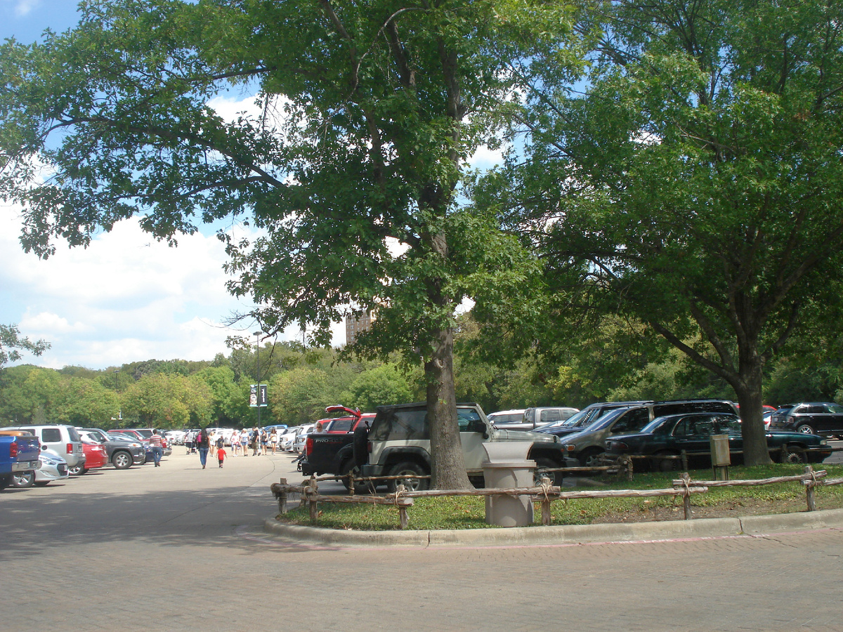 Еле нашли парковочное место