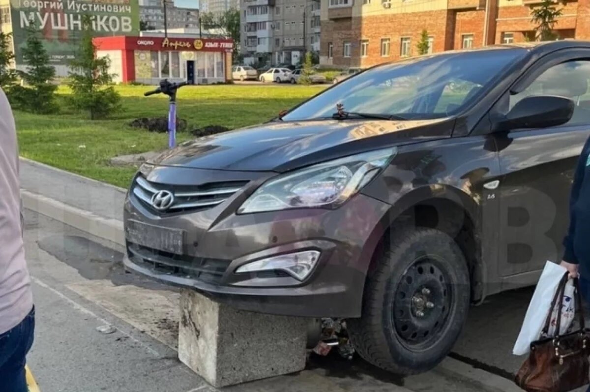    В Уфе пьяный водитель без прав ездил по тротуарам и наехал на урну