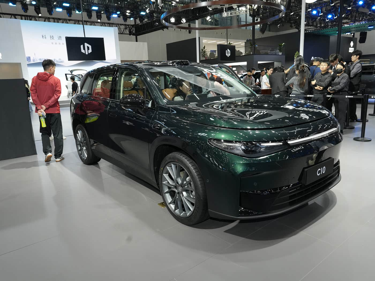 Презентация первого кроссовера Leapmotor C10