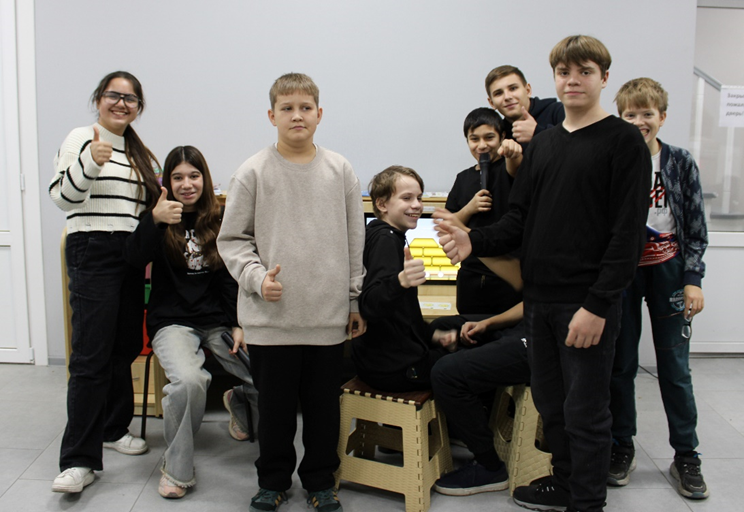 Профессиональный интерактивный стол для детей с РАС «AVKompleks РАС Maxi 4»