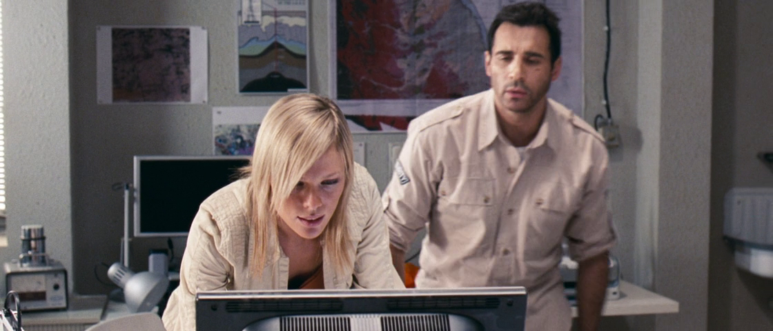 Кадр из фильма "Ужас на глубине 9 миль" (2009)