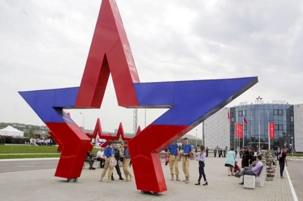    Внедорожник «Зверобой» из зоны СВО сгрузили в тульском парке «Патриот»