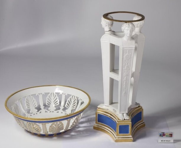 Настольное украшение с тремя гермами и ажурной чашей. ИФЗ. Первая половина XIX в. Фото: https://vk.cc/cyh1PU