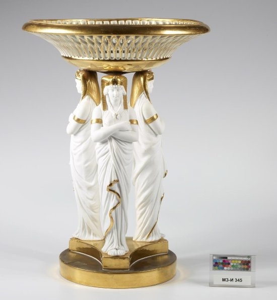 Ваза ажурная с основанием в виде трех фигур египтянок. Автор Андрей Воронихин. ИФЗ. Первая половина XIX в. Фото: https://vk.cc/cyh1FJ