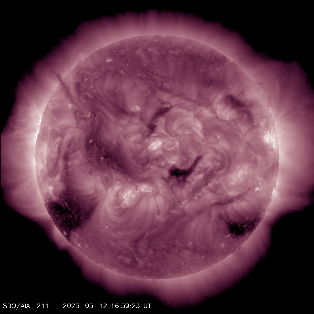 Изображение Солнца с обсерватории Solar Dynamics Observatory от 12 мая 2025 года. Фиолетовый спектр. Фотография – NASA