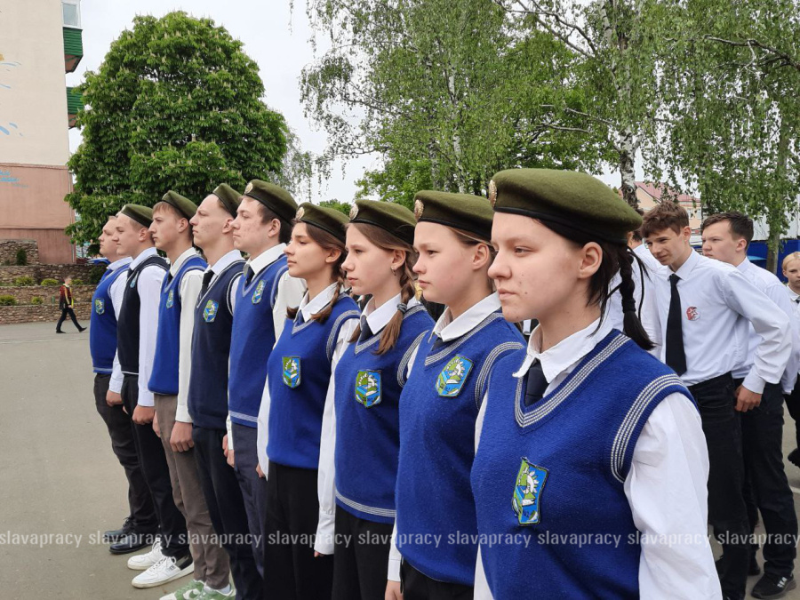     Символ уважения и благодарности: на Копыльщине прошел смотр строя и песни
