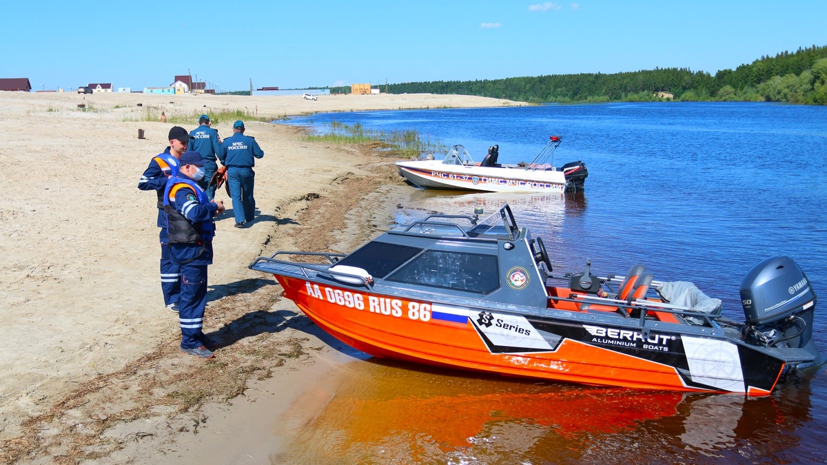    С заботой о безопасности - инспекторы ГИМС перешли на ежедневное патрулирование водоёмов Югры