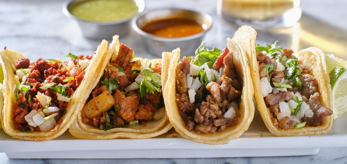 Начинка у тако может быть любой: добавьте вместо баклажанов «Фасоль печёную в томатном соусе» или более классический вариант «Фасоль по-мексикански с кукурузой», а вместо фарша — обжаренные кусочки курицы