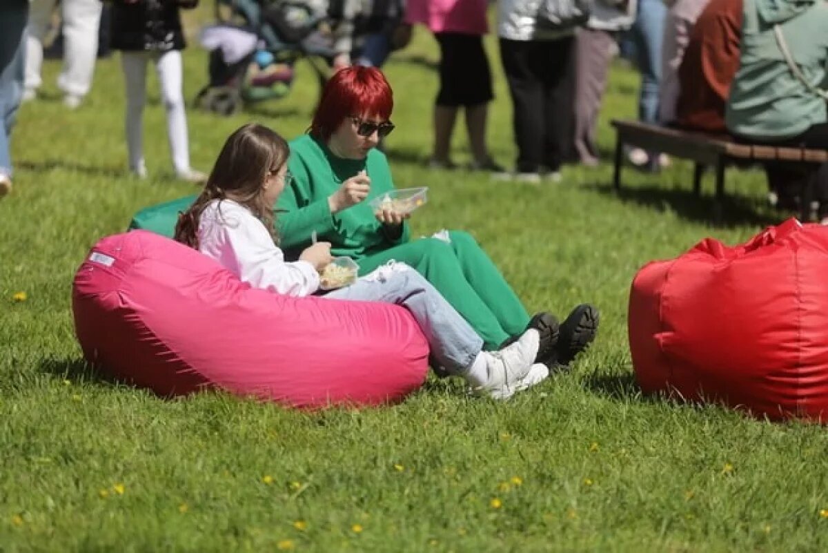    На фестивале «Моя еда» в Пскове можно померить одежду псковских дизайнеров