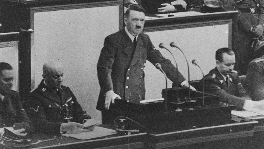 Гитлер выступает в Рейхстаге