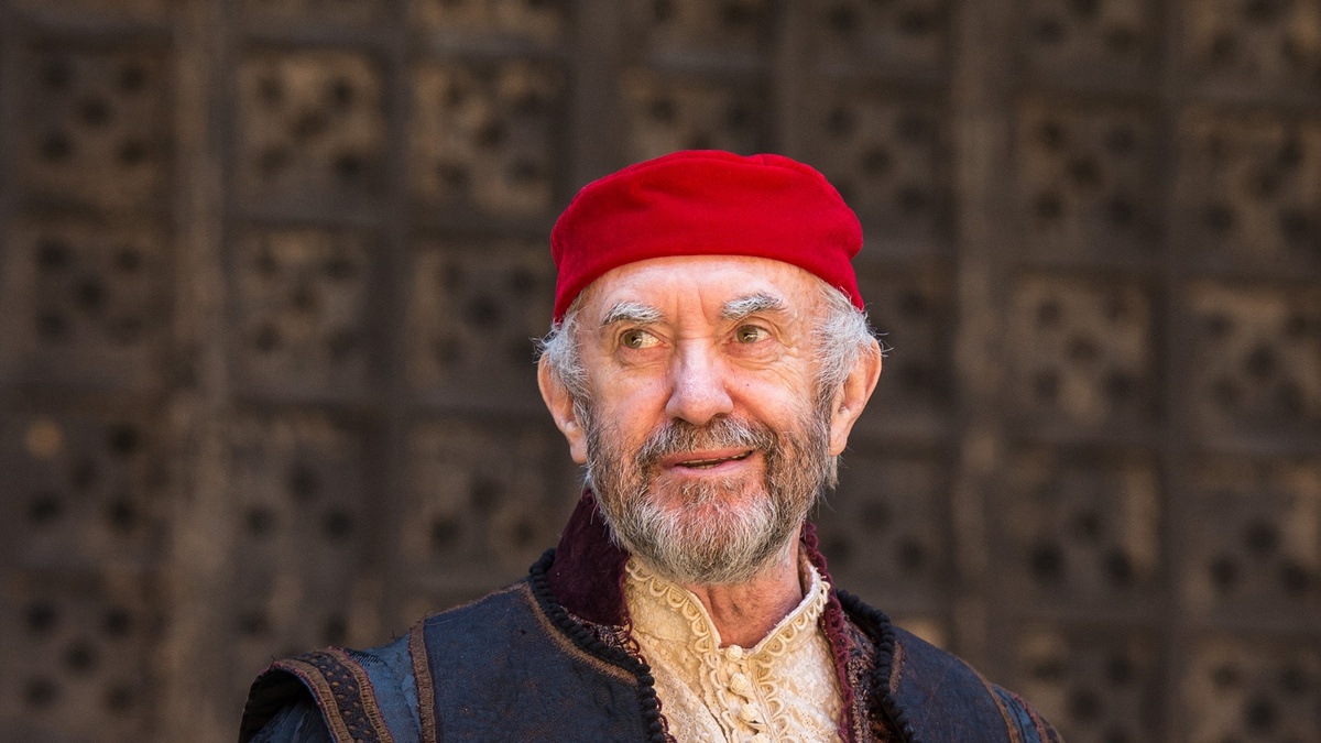 Шейлок из спектакля современного Глобуса в исполнениее Джонатана Прайса