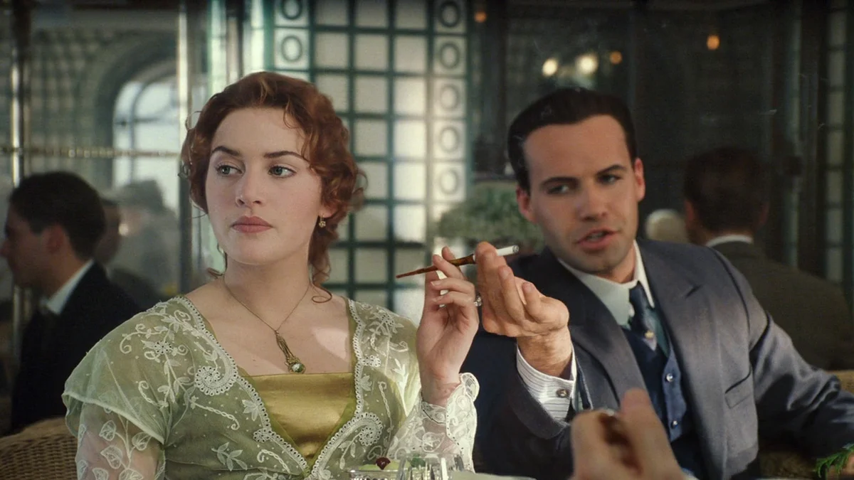 Это как если бы в Титанике Кэл Хокли не встречал постоянного сопротивления со стороны Розы...