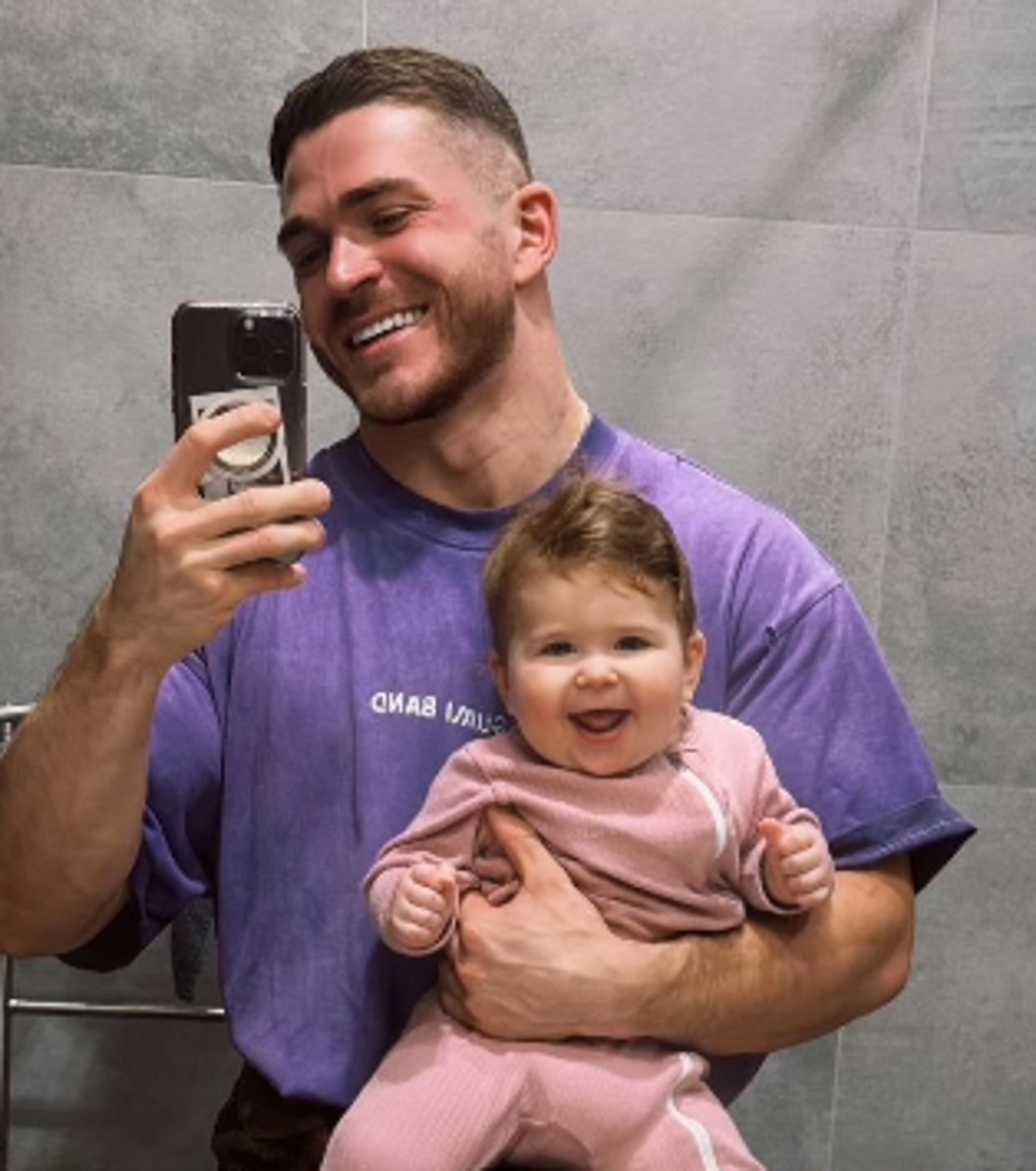 Роман Капаклы с дочкой Мией. Фото: соцсети