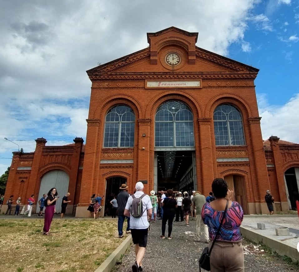 Кампинас. Школа искусств (на вокзал чем-то похожа, да?)