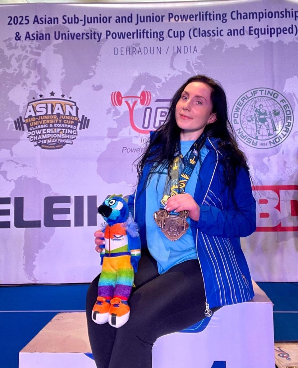    Со школьной скамьи Анна Бардова демонстрирует феноменальные результаты в поднятии тяжестей