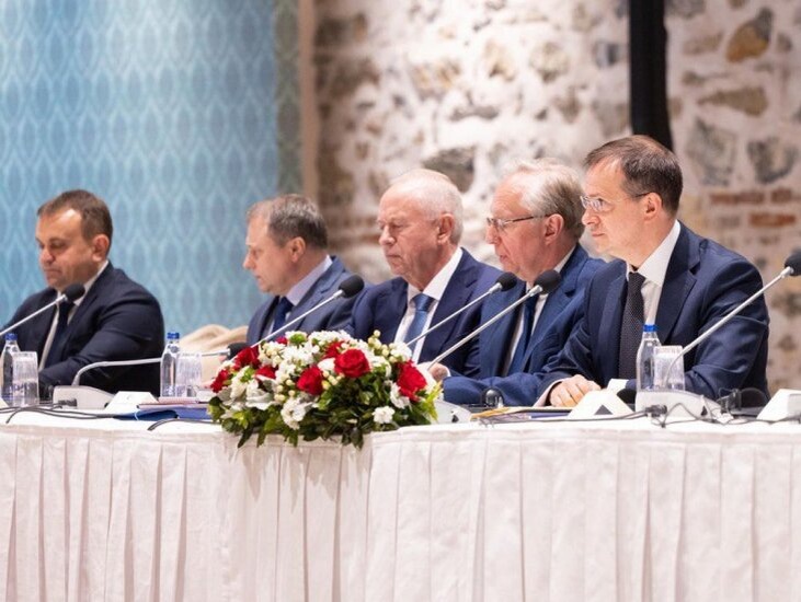     Российская делегация на переговорах в Стамбуле, 16 мая 2925 года. Источник: dunya.com.