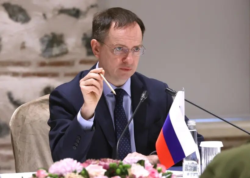  Помощник президента РФ Владимир Мединский отметил, что российская делегация настроена на серьезную, профессиональную работу   © РИА Новости. Сергей Карпухин