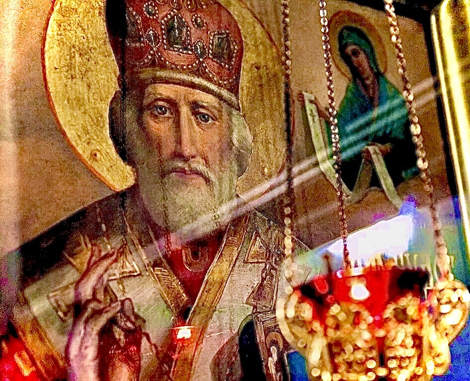 В качестве иллюстрации лампада у икон Св. Николая Чудотворца и Богородицы (фото из свободного интернета)