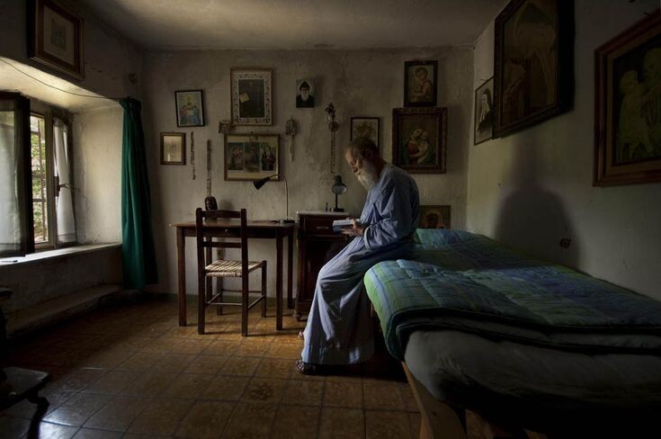 Молитва на рассвете — когда небо ближе к земле.