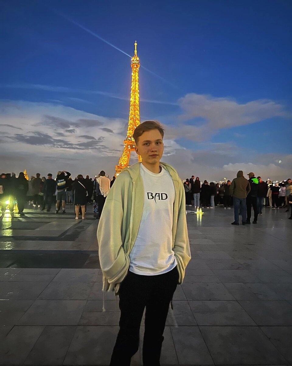    В свои 20 лет геймер получает порядка 1,5 млн в месяц и может позволить себе путешествовать по миру. Фото: соцсети