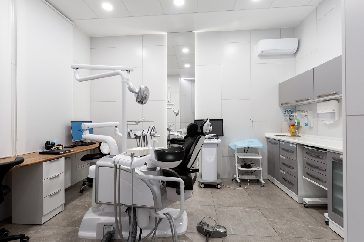 Имплантация зубов в Dant