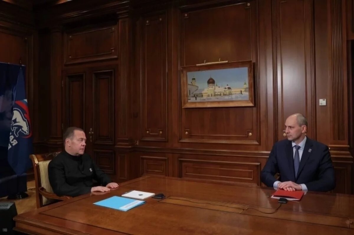    Медведев поддержал Паслера на пост секретаря отделения «Единой России»