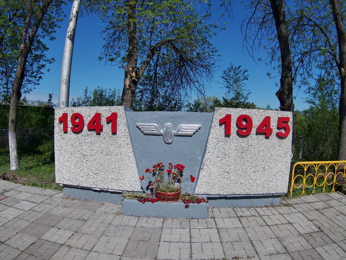 памятник паровозу серии Л-3291 «Победа». Фото автора.