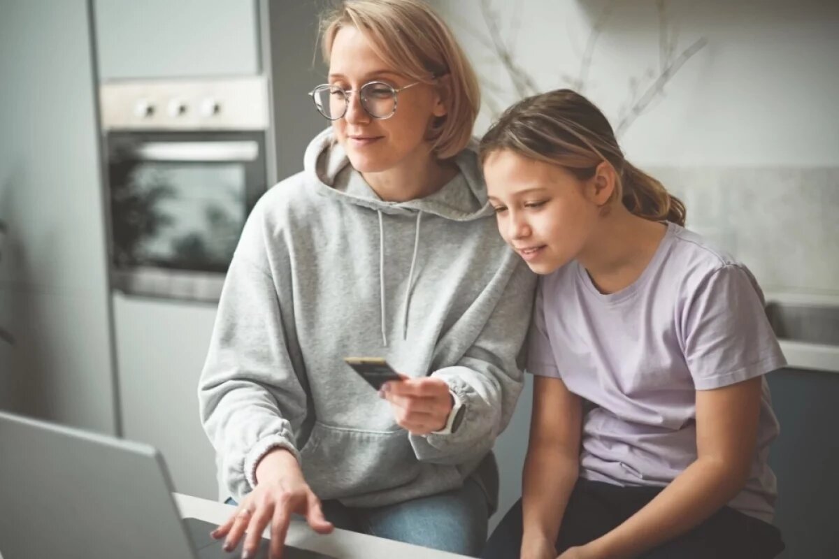    Для детей банковские карточки — хорошая возможность повысить финансовую грамотность.