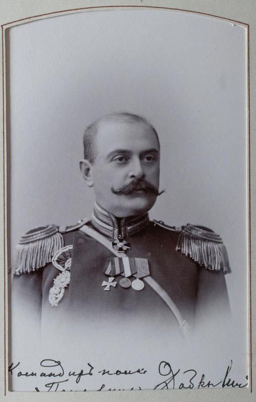 Командир 12-го гренадерского Астраханского Императора Александра III полка полковник Добрышин Филипп Николаевич (1855 - 1920), командовавший полком с 18.12.1901 года по 06.12.1903 года. Добрышин Филипп Николаевич - полковник. С автографом. Трунов Г.В. 1890-е гг. Из альбома «Альбом 12-го гренадерского Астраханского Его Величества полка. Том II». https://catalog.shm.ru/entity/OBJECT/5772345?page=15&query=12-й%20гренадерский%20Астраханский%20полк&index=717