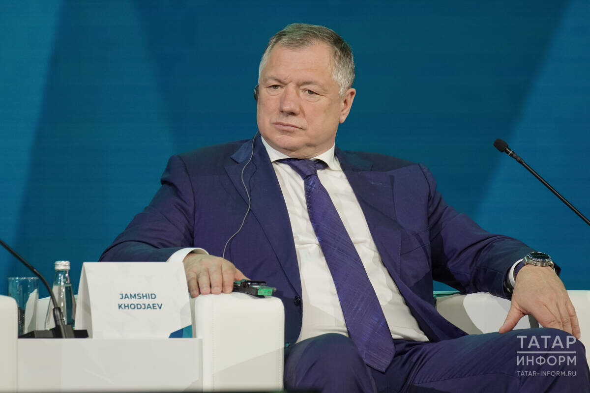 Приветствие Президента страны Владимира Путина участникам заседания передал Марат ХуснуллинФото: © Владимир Васильев / «Татар-информ»