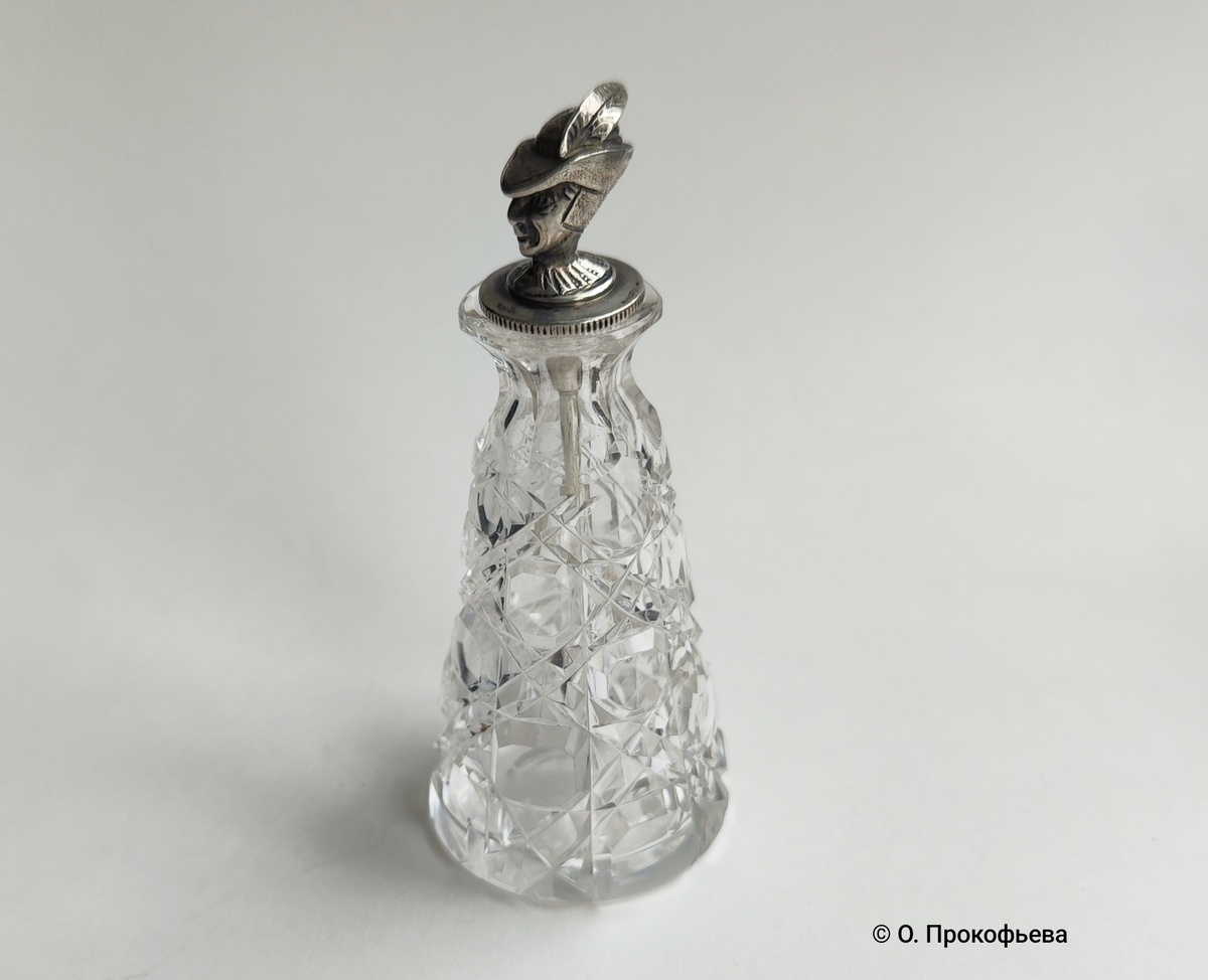 Емкость для кайенского перца. John Grinsell & Sons Ltd. Бирмингем. Великобритания. 1913. Хрусталь, серебро. 