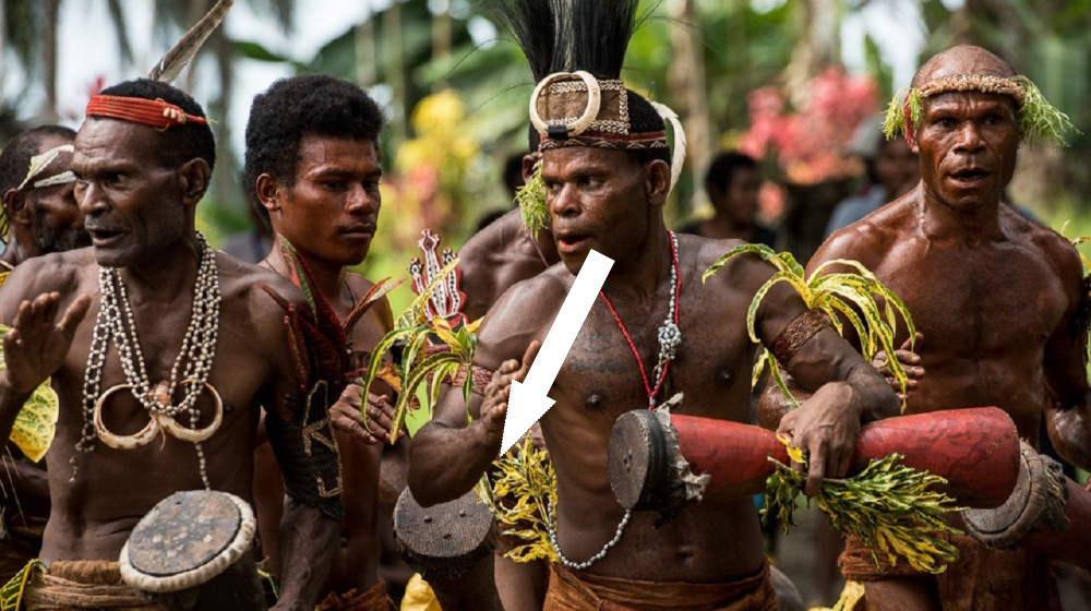    Тайна племени Форе как ритуальный каннибализм вызвал эпидемию смеющейся смерти