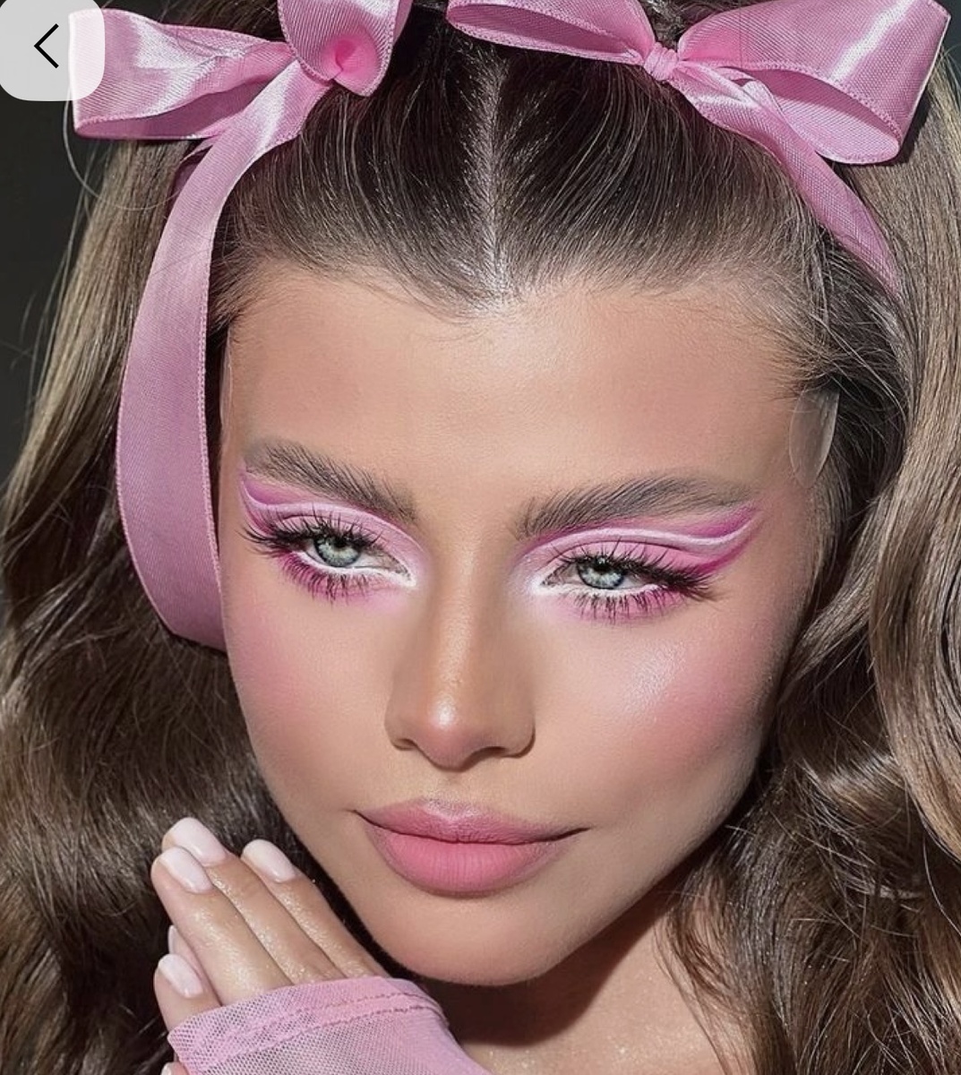 Розовый макияж