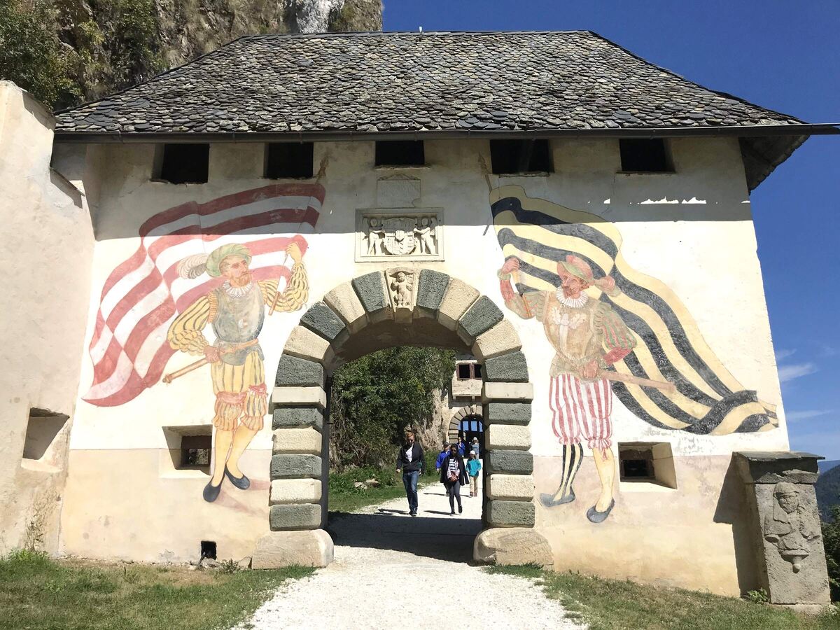 Ворота прапорщиков. Источник: Яндекс картинки