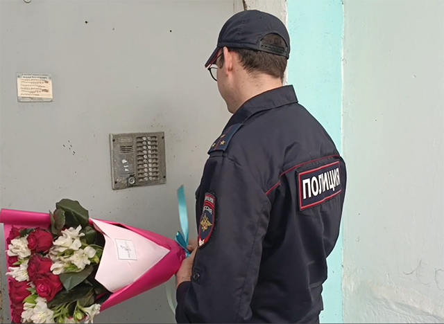 Тверская полиция вернула пенсионерке похищенные мошенниками деньги