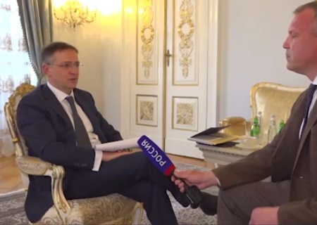    Война и переговоры идут в истории одновременно, а «русские всегда приходят за своим» — Мединский