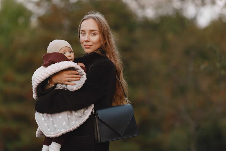 https://img.freepik.com/free-photo/fashionable-mother-with-daughter-people-walks-outside-woman-black-jacket_1157-43721.jpg?ga=GA1.1.1864509171.1744461923&semt=ais_hybrid&w=740