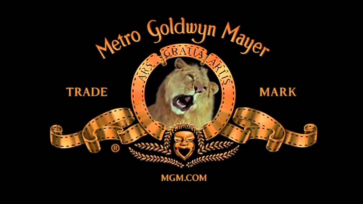 Знакомый всем логотип компании “MGM”; в центре – лев Лео.