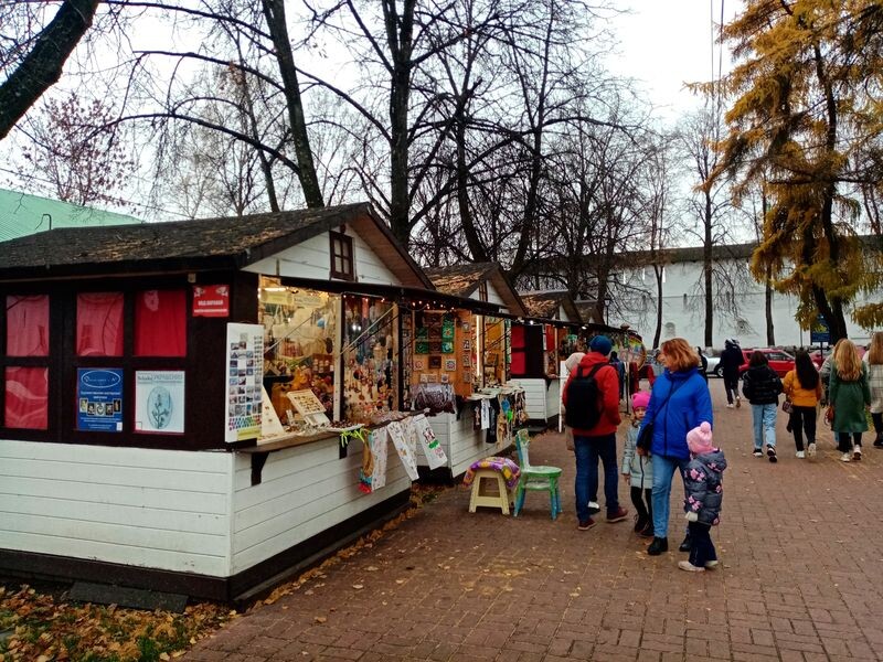 Сувенирные избушки на улице Революционная. Авторские творения, которые больше нигде не найдете, только тут