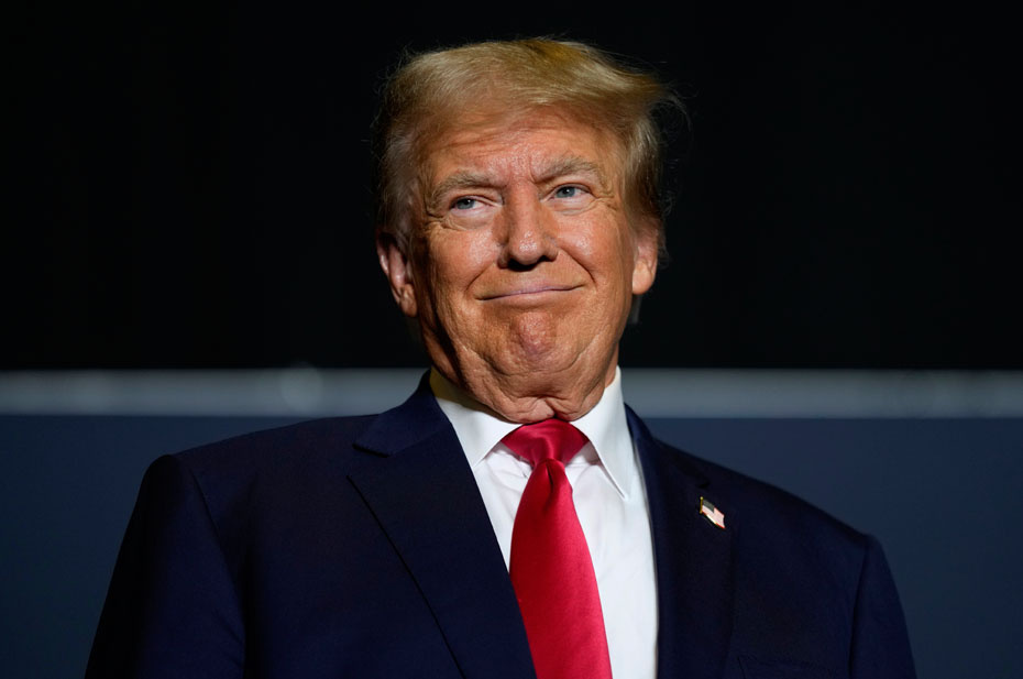 США. Айова. Оттумва. Экс-президент и кандидат в президенты от Республиканской партии США Дональд Трамп во время предвыборного митинга. Фото: AP/TASS