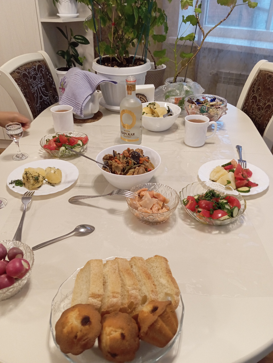 Красивый стол. 