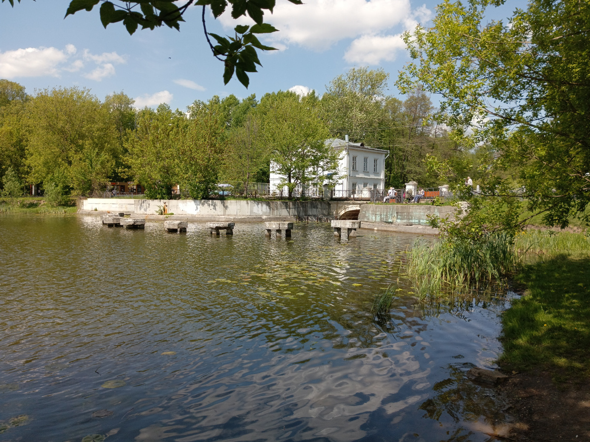 Вид на мельничную плотину.