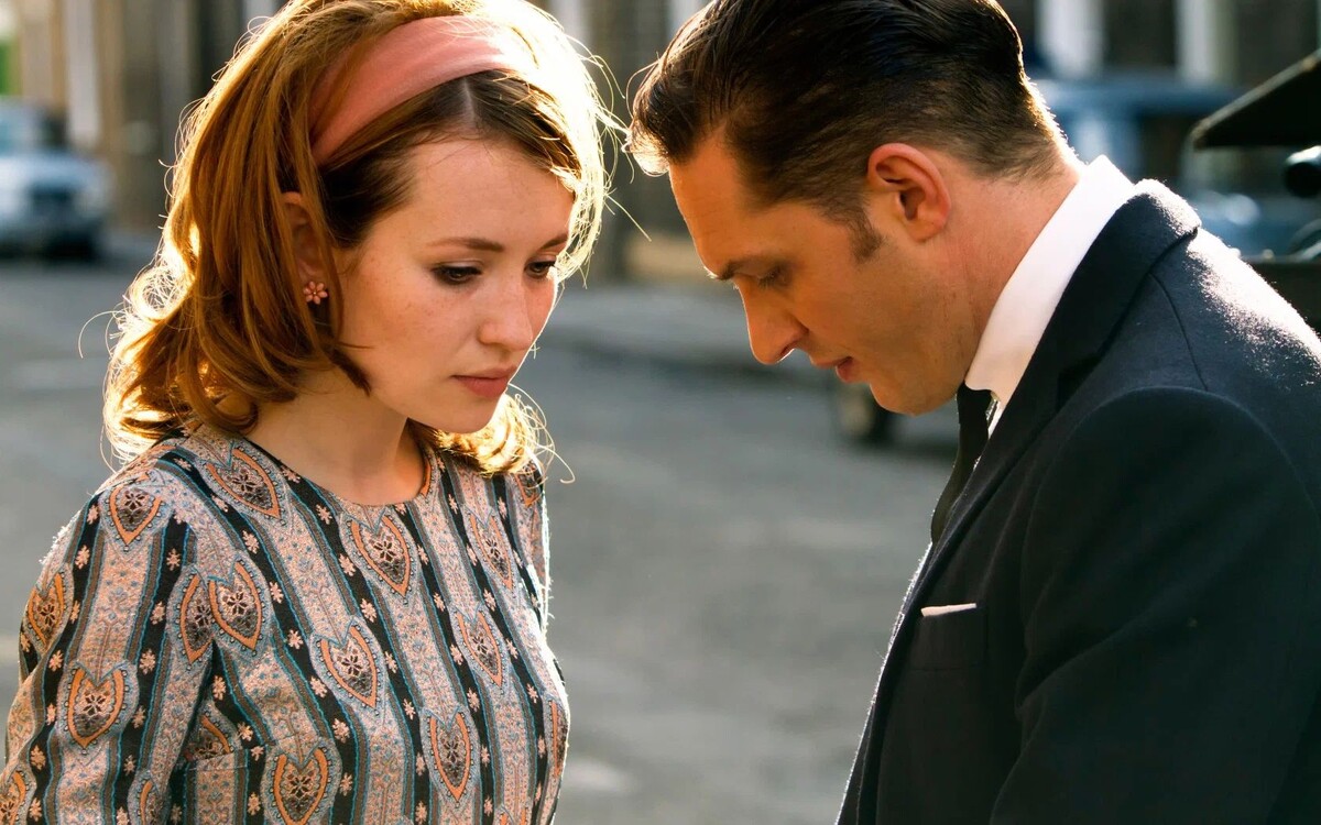  Кадр из фильма "Легенда". Изображение с сайта Кинопоиск