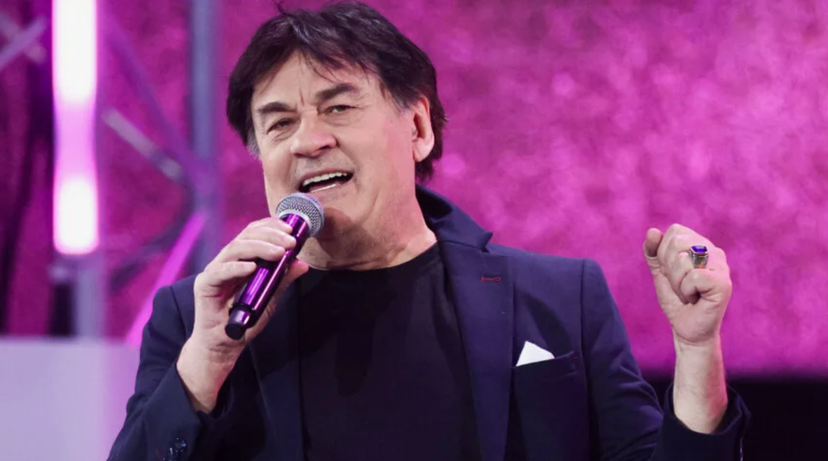 Александр Серов