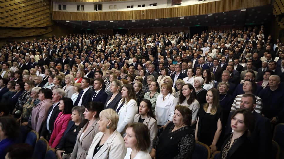 Зал полон депутатов, чиновников и общественности.📷Фото: пресс-служба правительства Ульяновской области