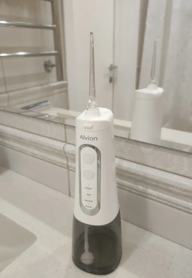 Фото ирригатора Alvion Aid из отзывов на Озон.