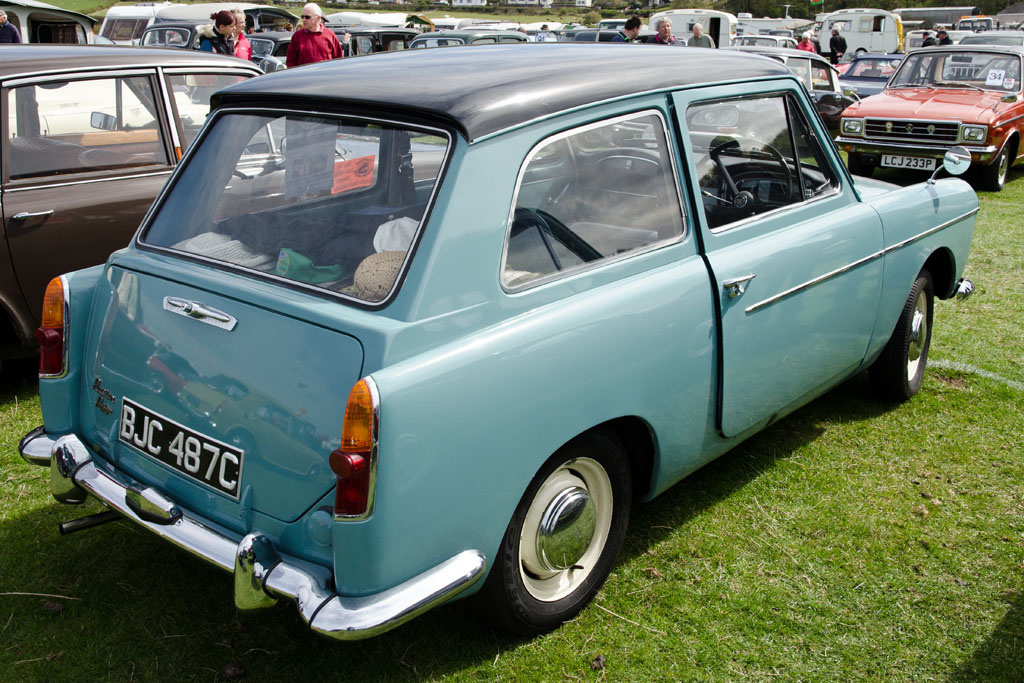 Просто Austin A40 Farina по форме напоминал хэтчбек, но багажник был жёстко изолирован от салона и прикрывался лишь небольшой крышкой.