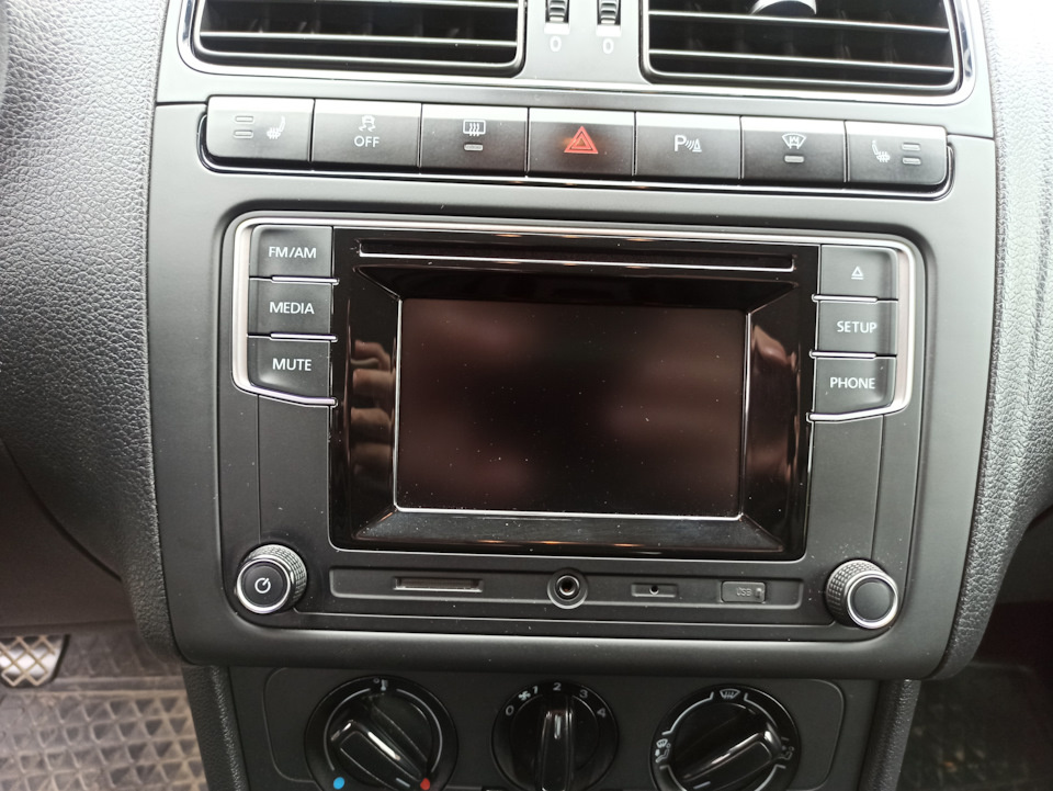 Магнитола RCD330 — 6RF035187B