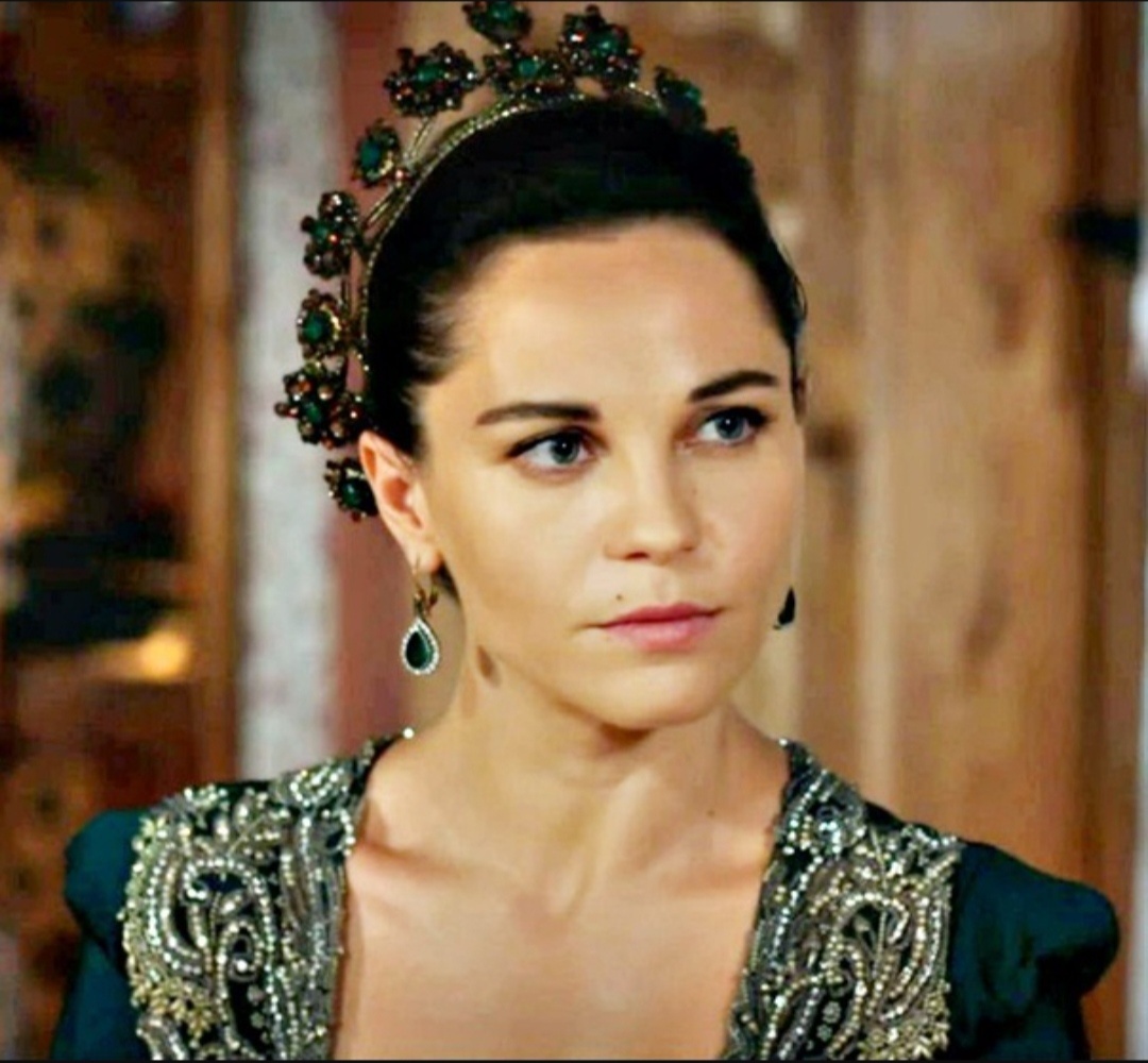 Валиде Хандан.